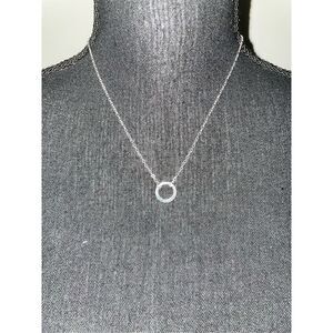 NWOT Circle Necklace in Silver